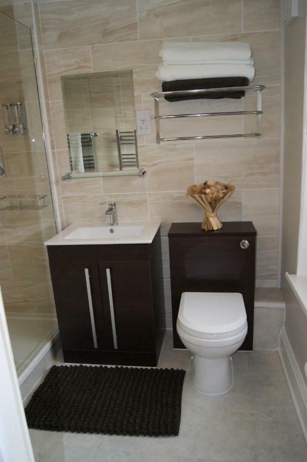 Stay In Yeovil Town Centre, Large 2 Bd Apt With Parking, Sleeps 4 Exterior photo